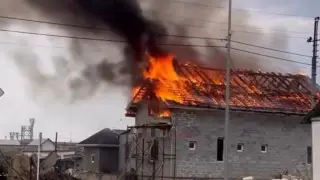 Атырауда жеке үйдің төбесіне найзағай түсіп, өрт шықты