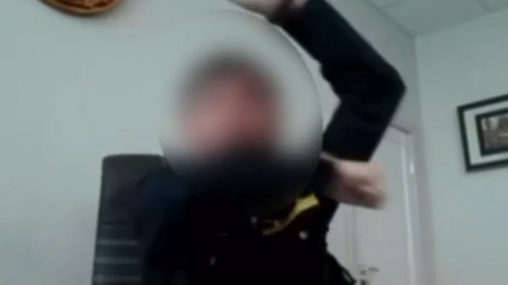 “Топассың ба өзі?!“ - Дөрекі сөйлеген ҚТЖ басшысының видеосы желіде тарады