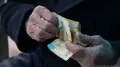 Атыраулық 80 жастағы зейнеткер 8 баласы мен немересінен алимент өндіріп алды