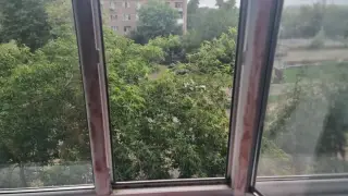 Павлодарда терезеден балаларын лақтырған әйелдің палатасын полицейлер күзетіп тұр