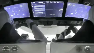 NASA ғарышкерлері бес айдан кейін ғарыштан Жерге оралды