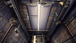 Астанада ішінде кішкентай бала бар лифті тоғызыншы қабаттан құлады