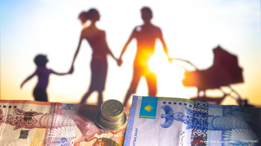Ай сайын 110 мың теңгеге дейін: Еңбек министрлігі балалар жәрдемақысы туралы айтты