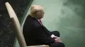 Трамптың қолының суреті оның денсаулығына қатысты алып-қашпа әңгімелерді күшейтті