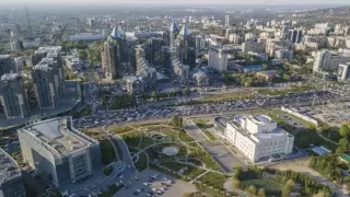 Алматыда кептелісті азайту үшін қашықтан жұмыс пен сабақ уақытын өзгерту ұсынылды