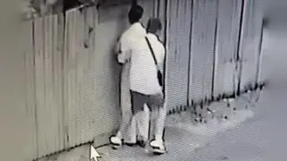 Алматыда қызды аңдыған ер адам іздестіріліп жатыр: видео