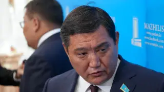 Депутат Базарбек 20 миллион теңге жалақыға қатысты сөзін түсіндірді