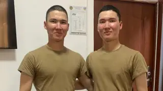 “Егізді ажыратпадық“. Қорғаныс министрлігі мерзімді сарбаздың өліміне қатысты пікір білдірді