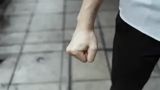 Ақтаудағы әлеуметтік қызмет көрсету орталығында ер адам соққыға жығылды