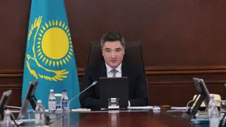 Премьер-министр Бектенов Үкімет отырысынан аяқ асты шығып кетті