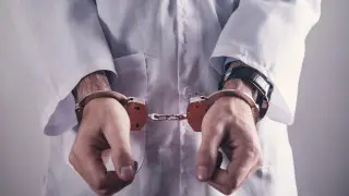 Астанада науқастарды алдаған дәрігер сотталды