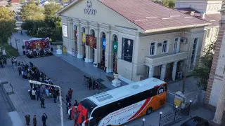 Түркістанда Райымбек Сейтметов театрына жаңа автобус табысталды