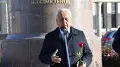 Атырауда Жұмекен Нәжімеденовтің ескерткішіне гүл шоқтары қойылды