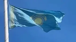 Атырауда мемлекеттік  ту теріс ілінген: мердігер ұйымның қызметкері жазаланды