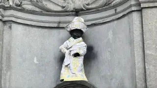 Брюсселдегі “Дәрет сындырып тұрған балаға“ тағы да шапан жабылды