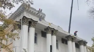 “Ғимаратты бұзып жатыр“. Алматы әкімдігі мектепті сүру туралы ақпаратқа пікір білдірді