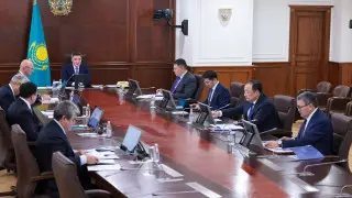 Бектенов үкіметте тым ұзақ баяндама үшін ескерту жасады
