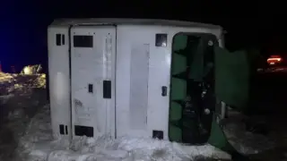 Павлодар облысында автобус аударылды: 17 адам ауруханаға жеткізілді