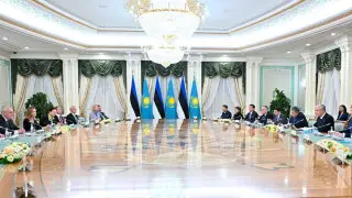 Қазақстан мен Эстония президенттері кеңейтілген құрамда келіссөз жүргізді