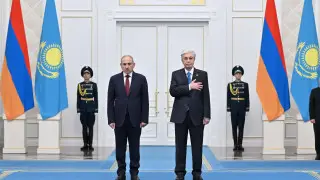 Тоқаев Ақордада Пашинянды қарсы алды