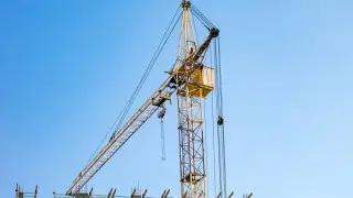 Астанада үш құрылысшы биіктен құлап кетті: полиция тергеу бастады