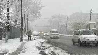 Қар мен үсік: Алматыда күн күрт суытады