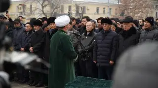 Алматыда жұрт Асанәлі Әшімовті ақтық сапарға шығарып салды