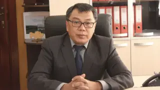 Пара алғаны үшін сотталған бұрынғы әкім құрметті азамат атанды