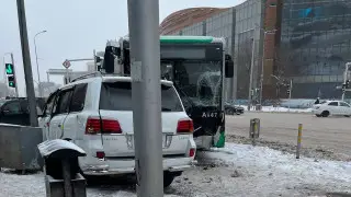 Астананың орталығында автобус жол апатына ұшырады