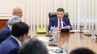 “Жұмыс орындарыңыз – кабинеттерде емес“: Бектенов министр мен бірқатар басшыларға ескерту жасады