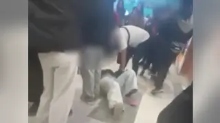 Ақтаудағы сауда орталығында қыз соққыға жығылды