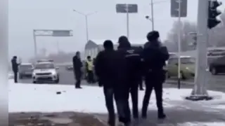 “Түрі ұнамаған“. Шымкентте ер адам көшедегі бөтен әйелді пышақтап өлтірген