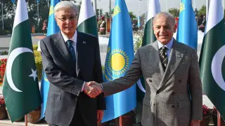 Пәкістан премьер-министрі Тоқаевты қарсы алды: суреттер жарияланды