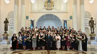 Президент бір топ әйелдер қауымын наградттады