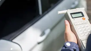 Астанада мас күйде көлік жүргізген полицей жүргізуші куәлігінен айырылды: ол шағым түсірді