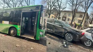 Алматының орталығында ірі жол апаты болды: видео