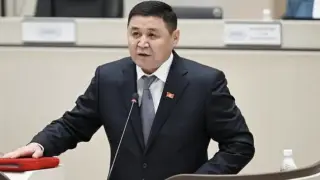 Қырғызстан ҰҚМК-ның экс-басшысы Қамшыбек Тәшиевтің туған інісінен жауап алынып жатыр