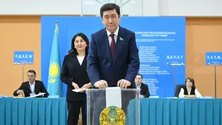 Ерлан Қошанов референдумда дауыс берді