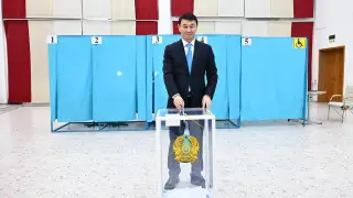 Алматы әкімі Дархан Сатыбалды референдумда дауыс берді