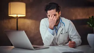 Талдықорғанда 24 сағаттан аса жұмыс істеген дәрігерлерге үстемеақы төленбеген