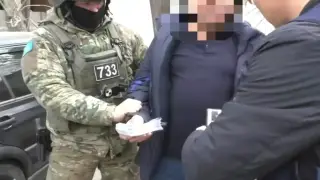Таразда тұрғыннан 5 миллион теңге бопсалады деген күдікті ұсталды: видео