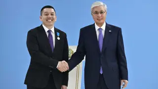 Тоқаев бір топ азаматқа мемлекеттік награда табыстады