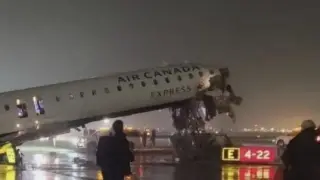 Ұшақ қону кезінде өрт сөндіру көлігіне соғылды: зардап шеккендер бар