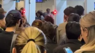 Алматы метросында жаңа турникеттерге байланысты кезек пайда болды: видео