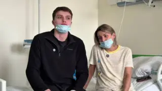 “Кез келген адам анасына бүйрегін берер еді“ - ұлы анасына донор болғаны туралы