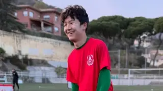 15 жастағы қазақстандық футболшы “Барселонамен“ келісімшартқа отырды