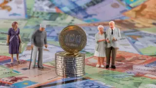 Жас шамасынан еңбек өтіліне көшу – Қазақстанның зейнетақы жүйесін өзгерту ұсынылды