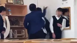 “Қол жұмсаған“: Астанада мектептердің бірінде мұғалімнің даулы видеосы жарияланды