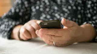 Ғалымдар интернет пен деменция арасындағы күтпеген байланысты анықтады