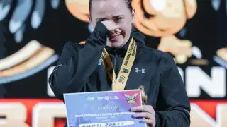 Бокстан Азия чемпионы Надежда Рябец әнұран шырқалғанда көз жасына ерік берді